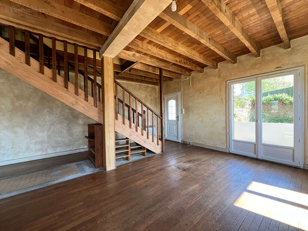 Maison à LA JONCHERE-SAINT-MAURICE