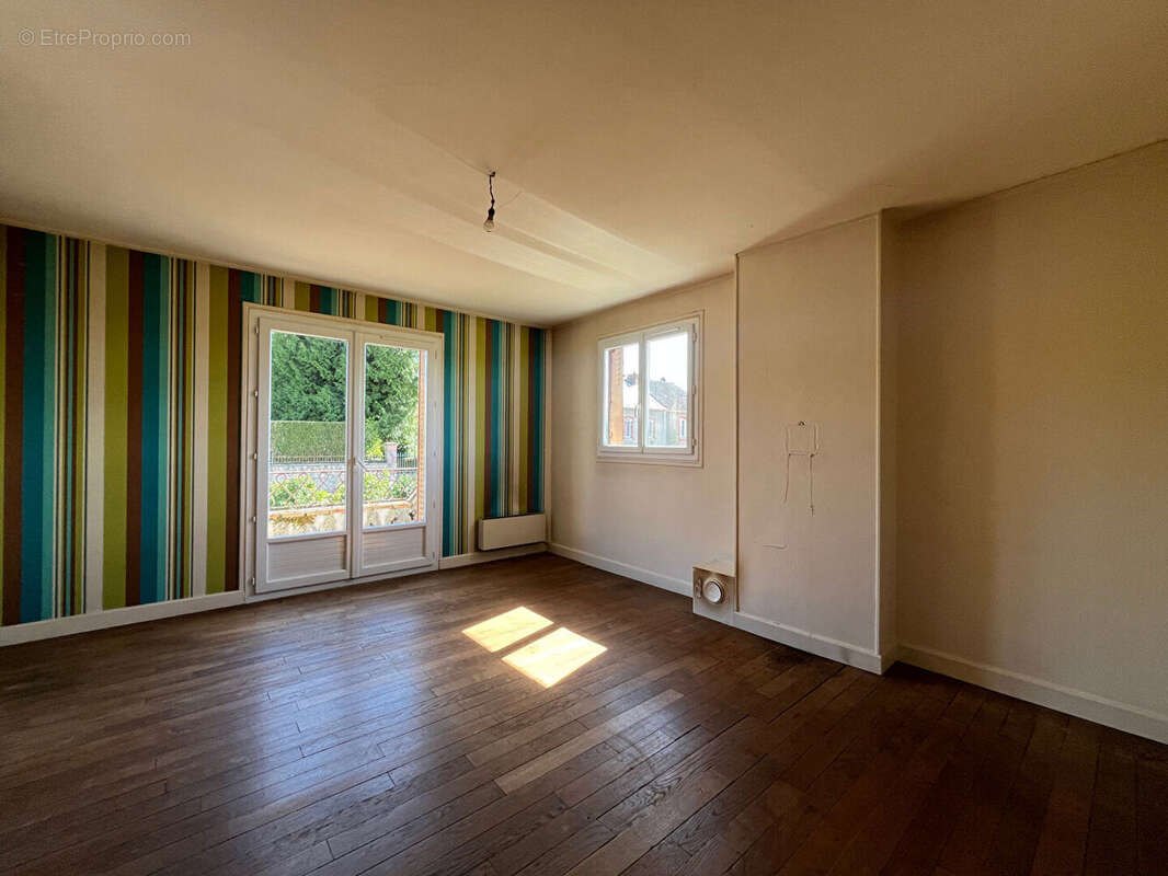 Maison à LA JONCHERE-SAINT-MAURICE