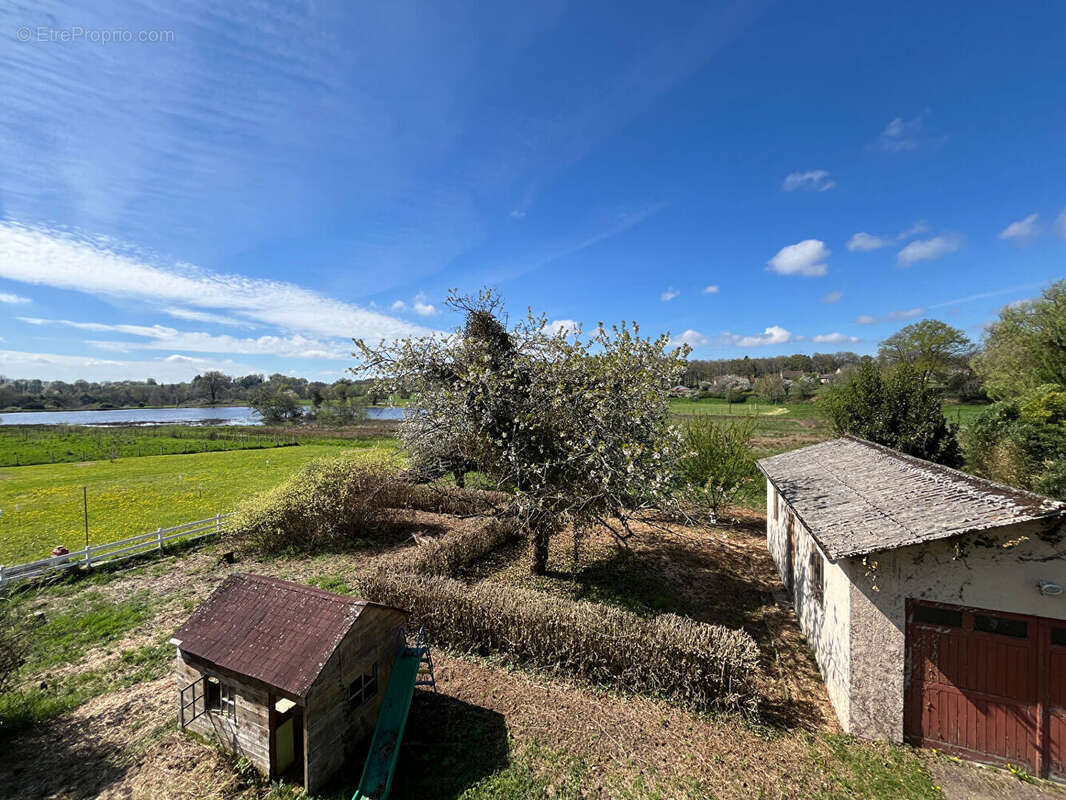Maison à LA JONCHERE-SAINT-MAURICE