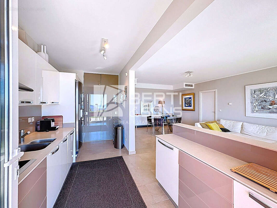 Appartement à MANDELIEU-LA-NAPOULE