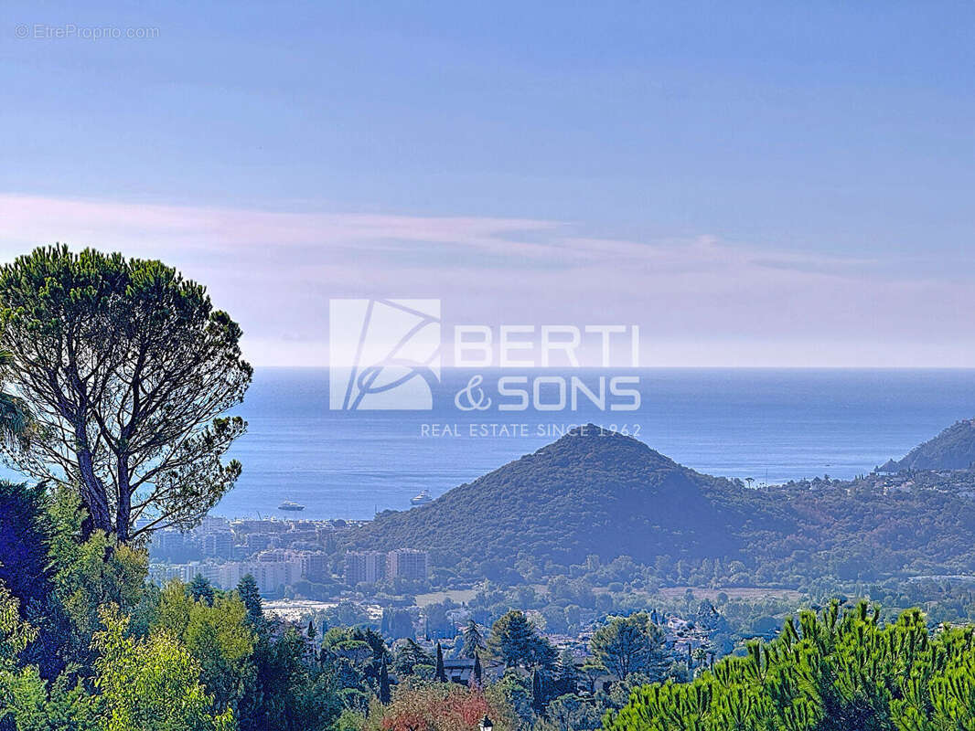 Appartement à MANDELIEU-LA-NAPOULE