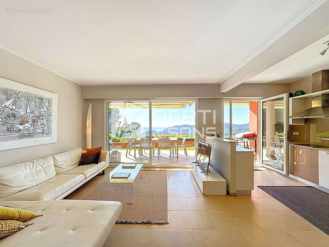 Appartement à MANDELIEU-LA-NAPOULE