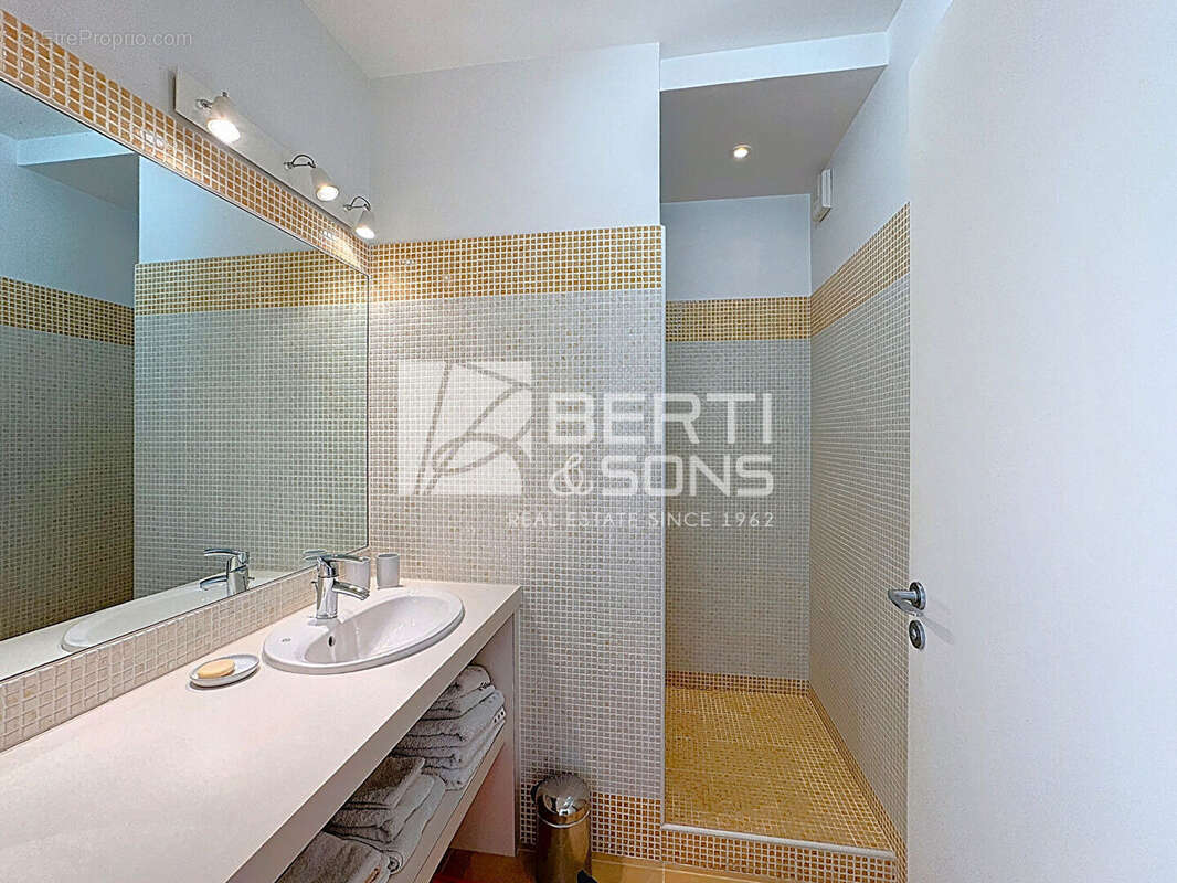 Appartement à MANDELIEU-LA-NAPOULE