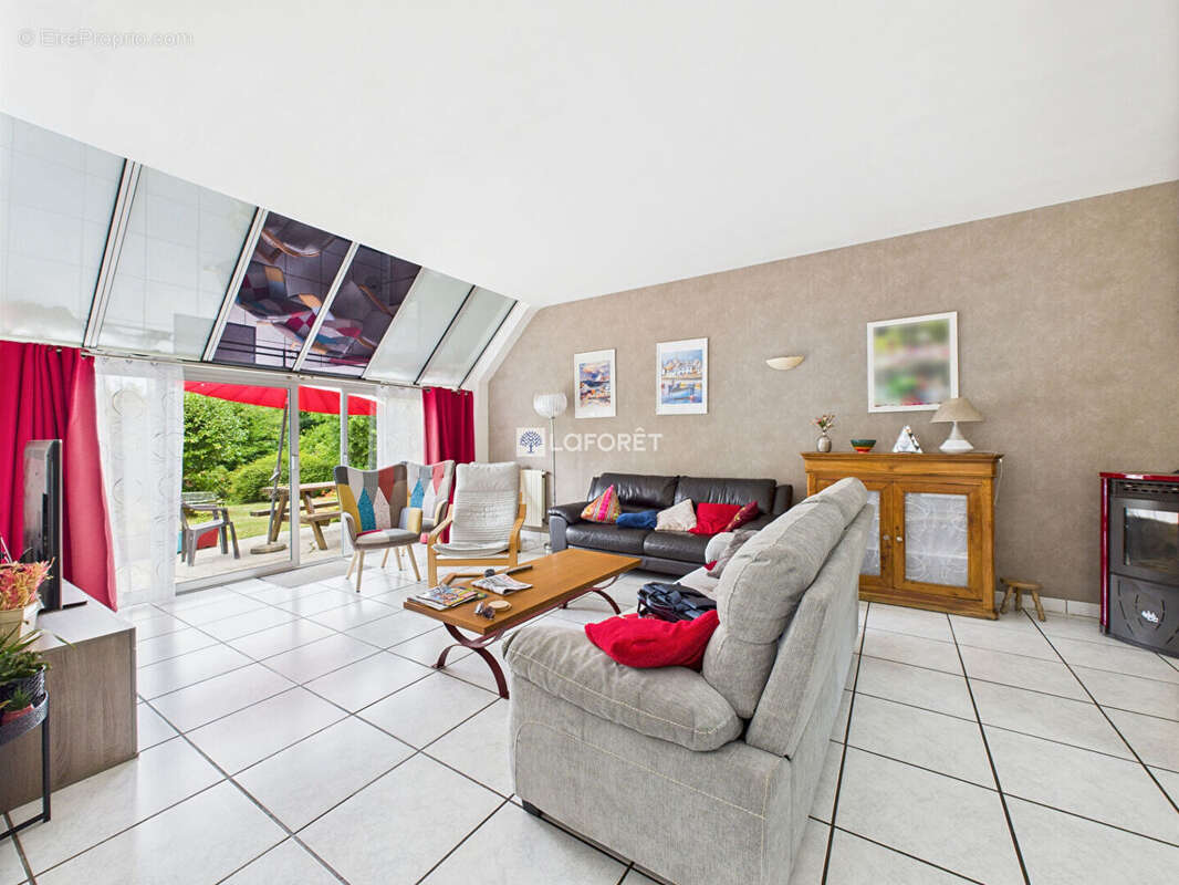 Maison à CHATEAUNEUF-DU-FAOU