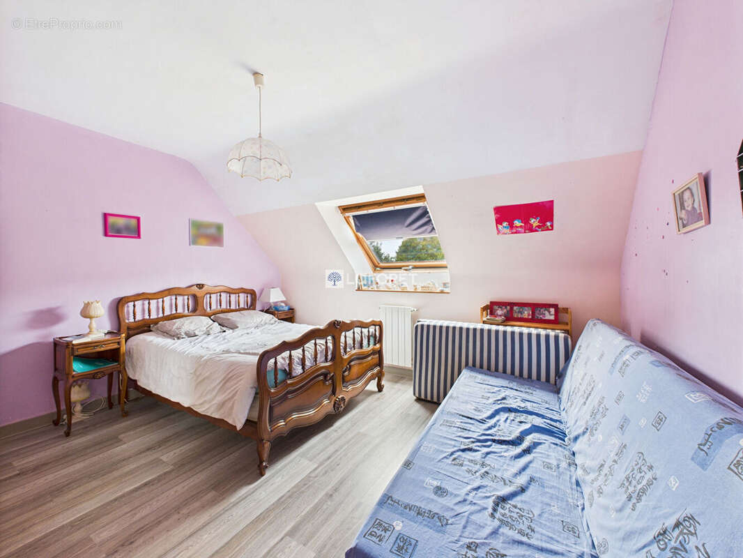 Maison à CHATEAUNEUF-DU-FAOU