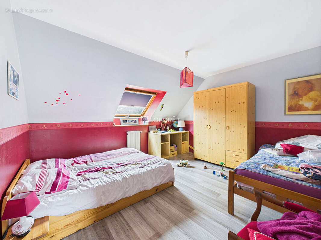 Maison à CHATEAUNEUF-DU-FAOU