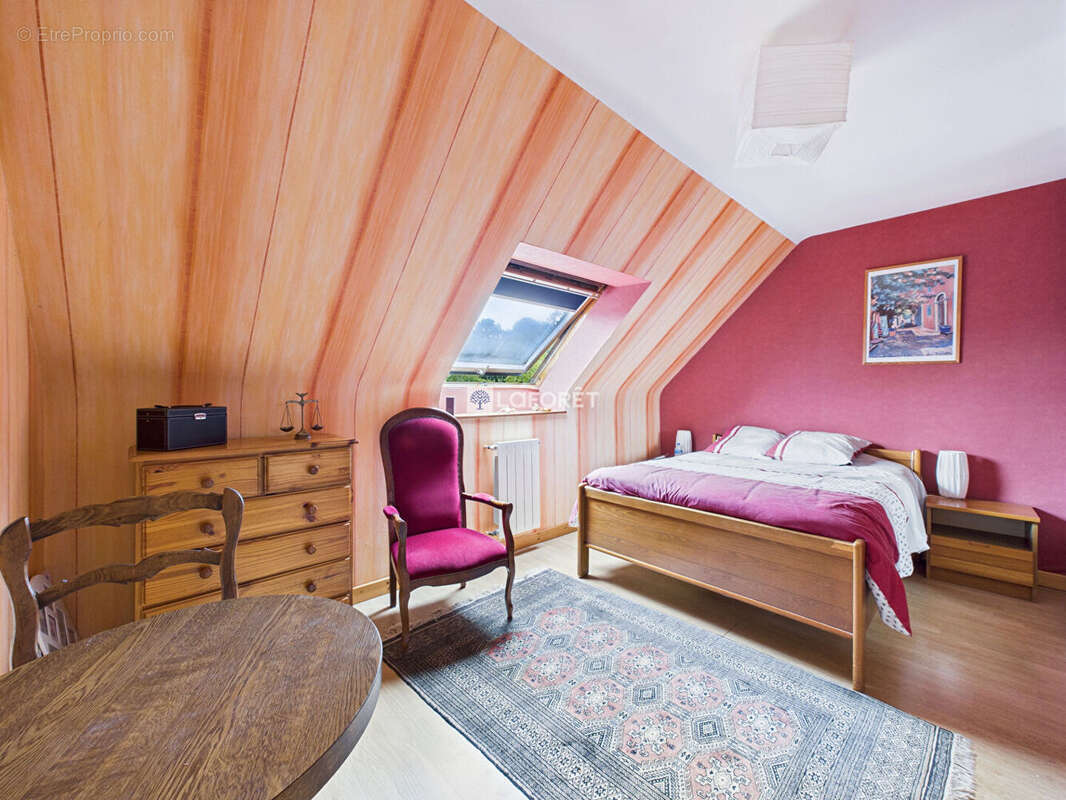 Maison à CHATEAUNEUF-DU-FAOU