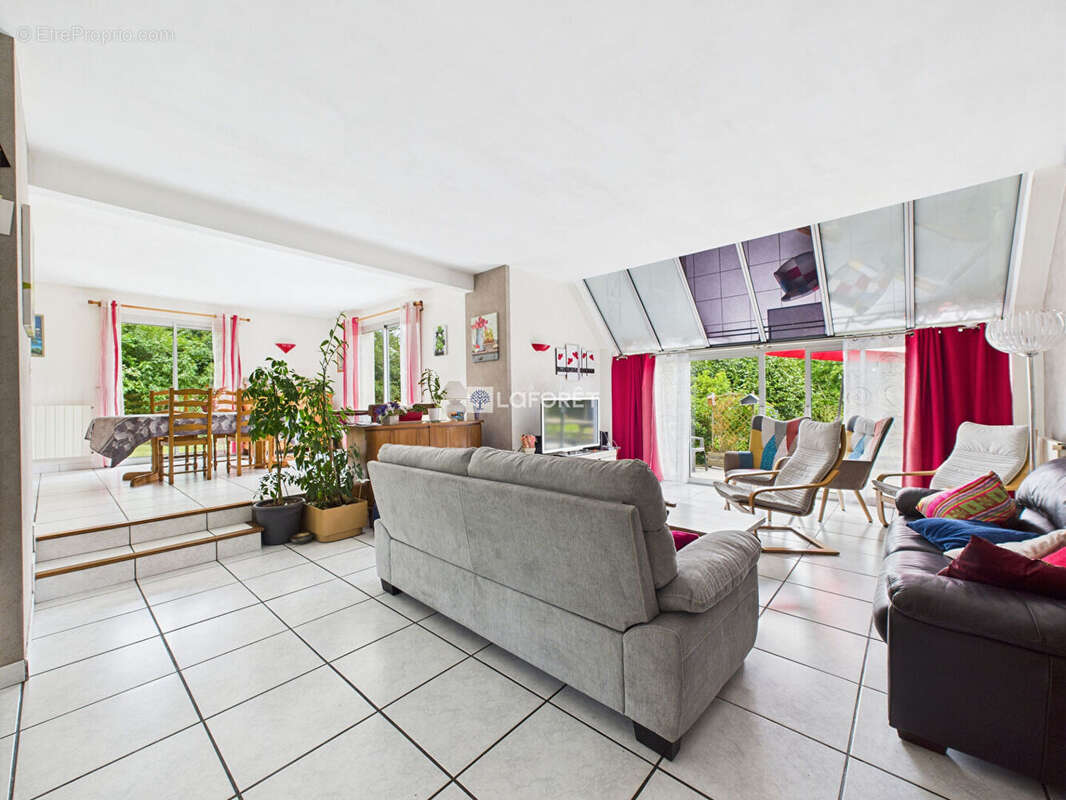 Maison à CHATEAUNEUF-DU-FAOU