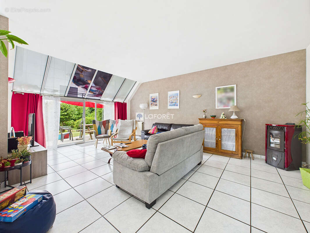 Maison à CHATEAUNEUF-DU-FAOU