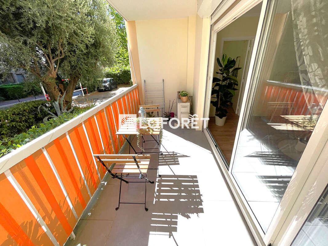 Appartement à SAINT-LAURENT-DU-VAR