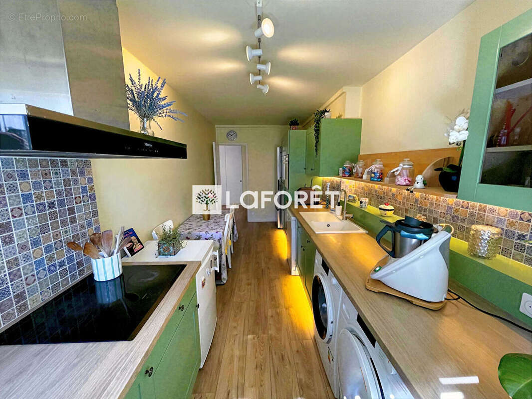 Appartement à SAINT-LAURENT-DU-VAR