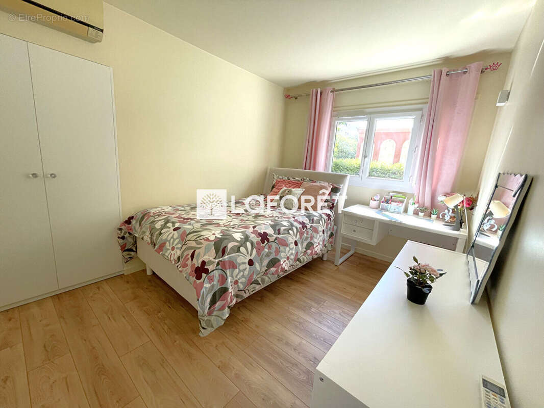 Appartement à SAINT-LAURENT-DU-VAR