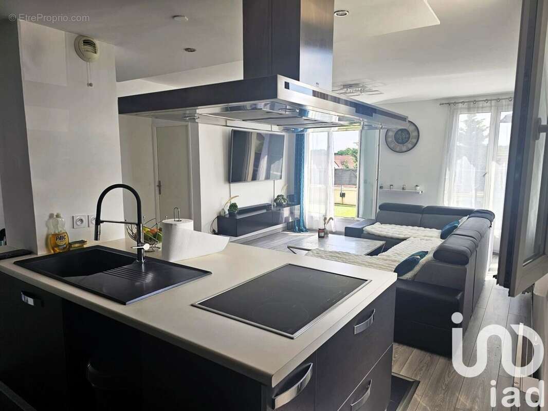 Photo 3 - Appartement à SAVIGNY-LE-TEMPLE