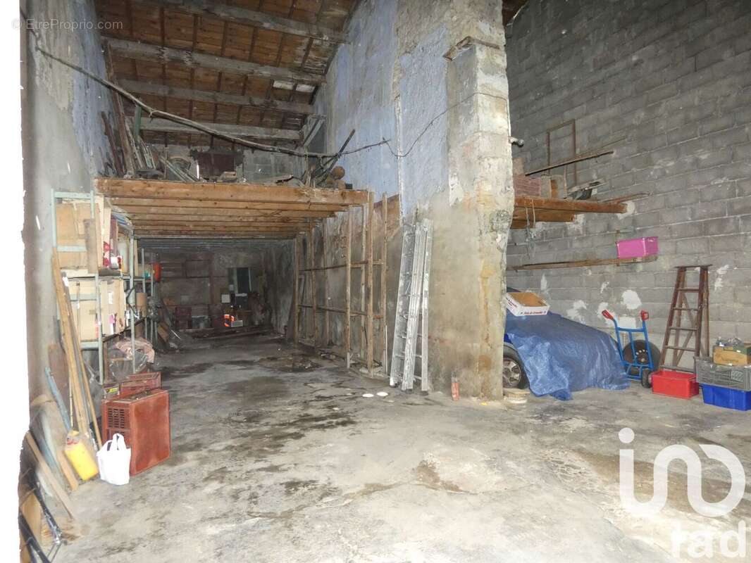 Photo 2 - Parking à SORGUES