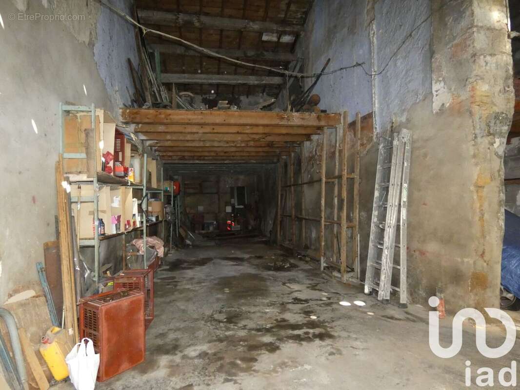 Photo 3 - Parking à SORGUES