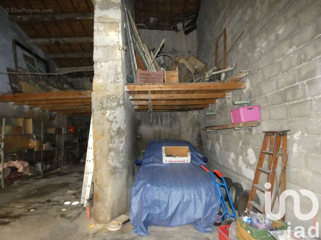 Photo 4 - Parking à SORGUES