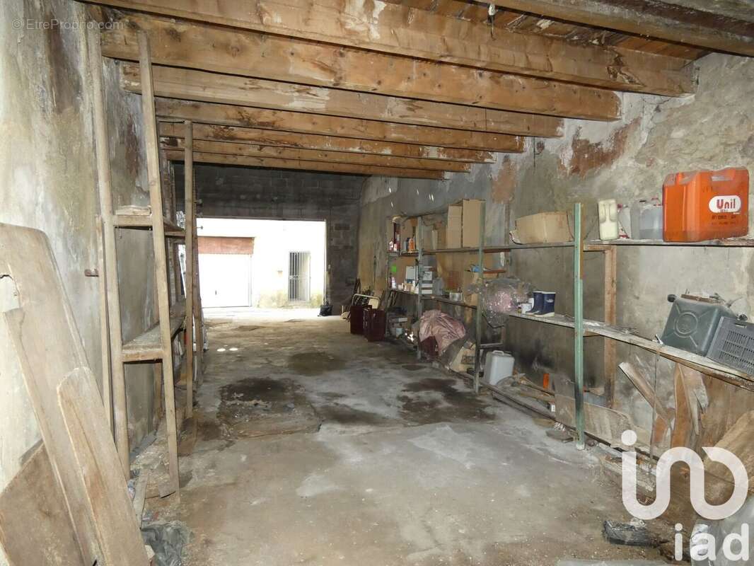 Photo 5 - Parking à SORGUES