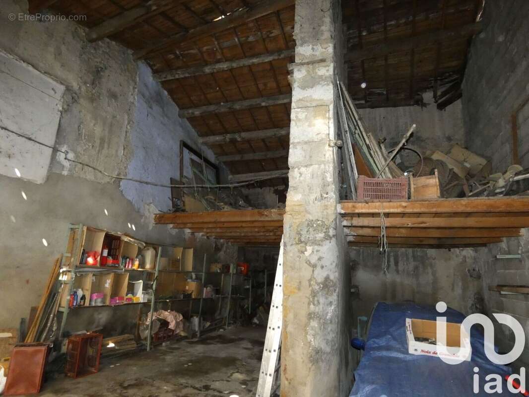 Photo 6 - Parking à SORGUES