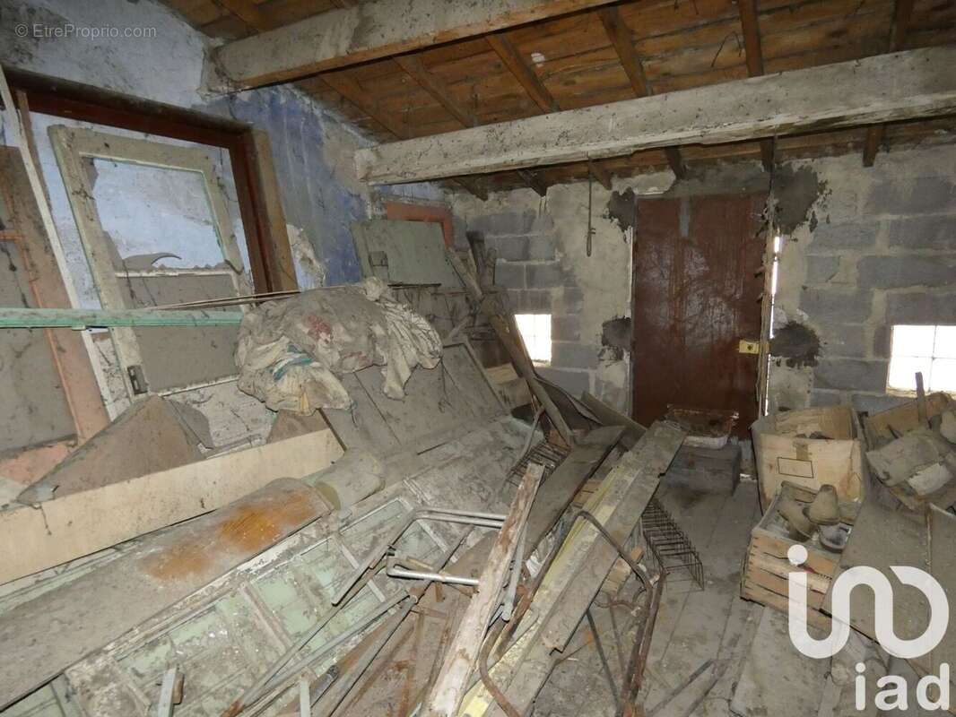 Photo 8 - Parking à SORGUES