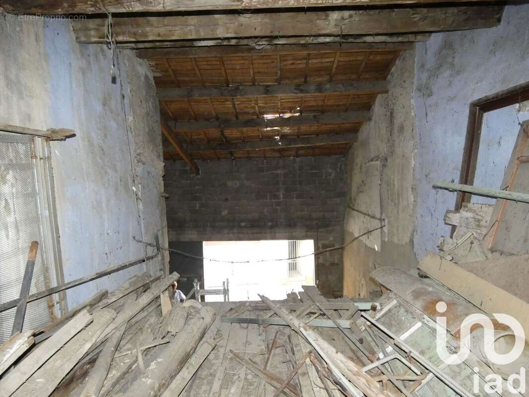 Photo 9 - Parking à SORGUES