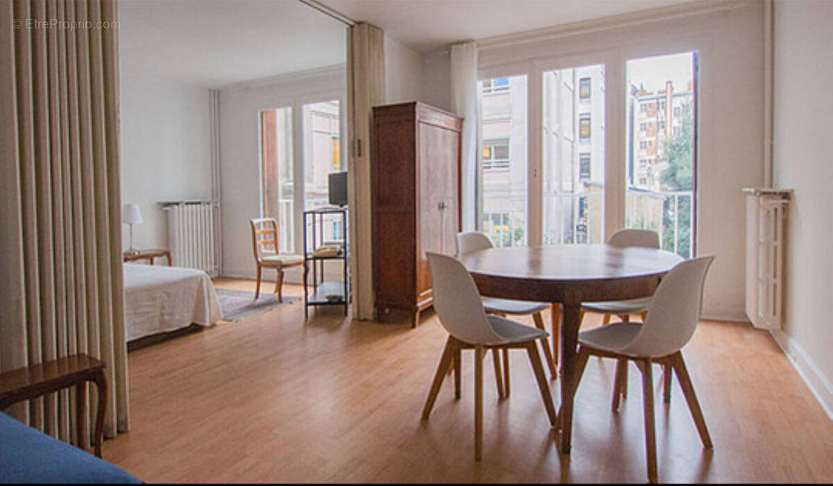 Appartement à PARIS-15E