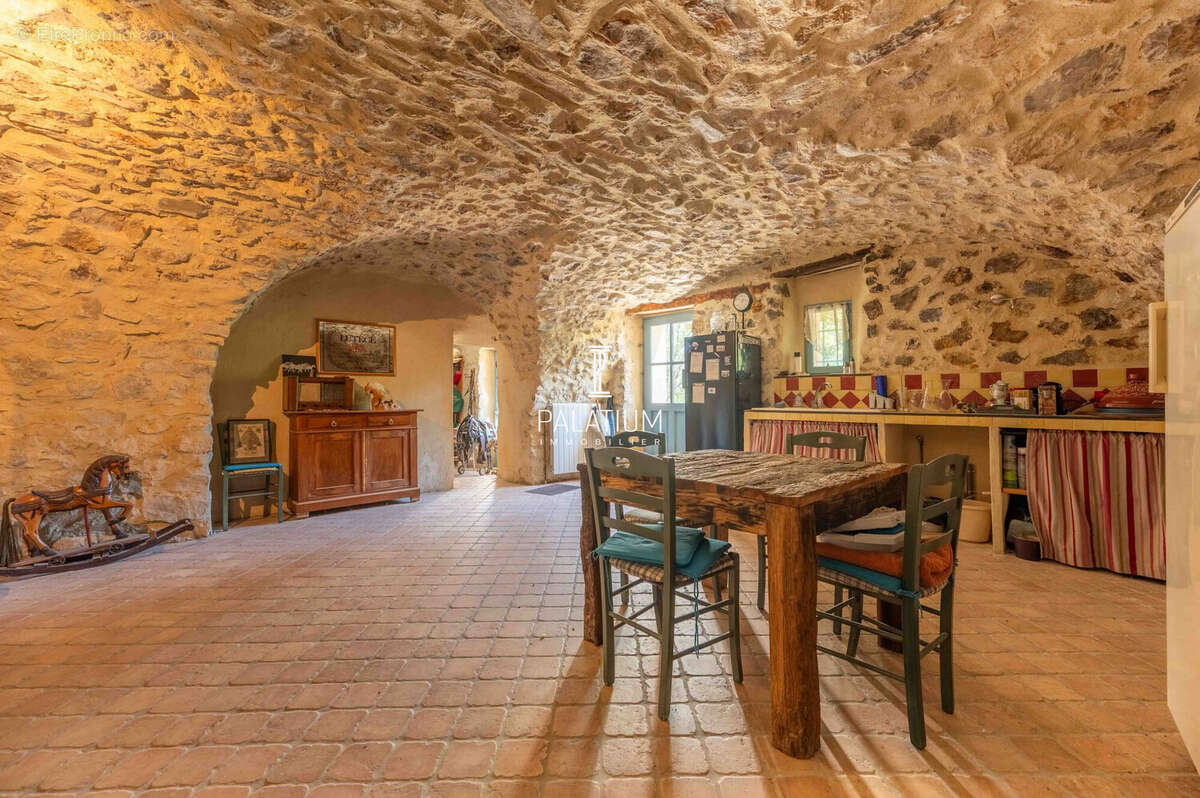 Maison à GREOUX-LES-BAINS