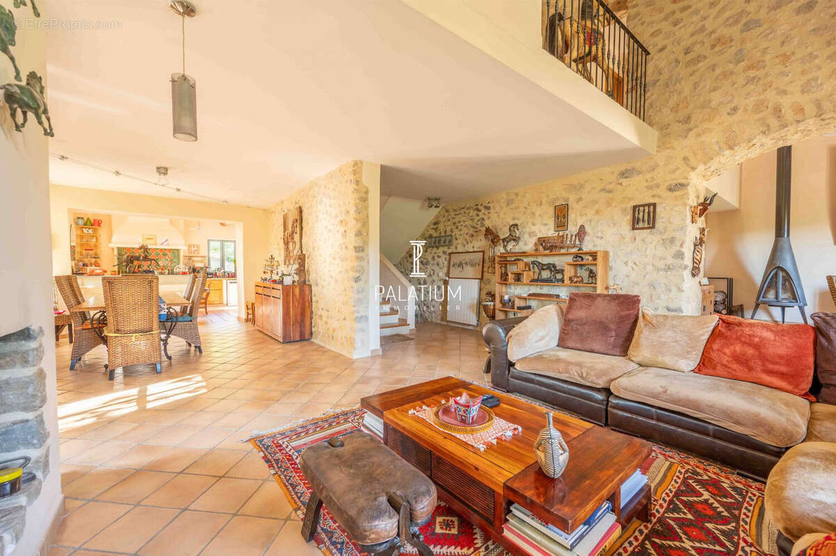 Maison à GREOUX-LES-BAINS