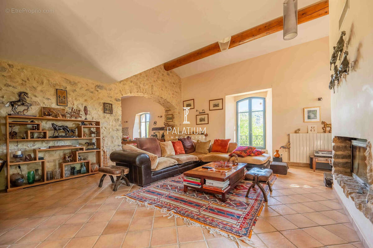 Maison à GREOUX-LES-BAINS