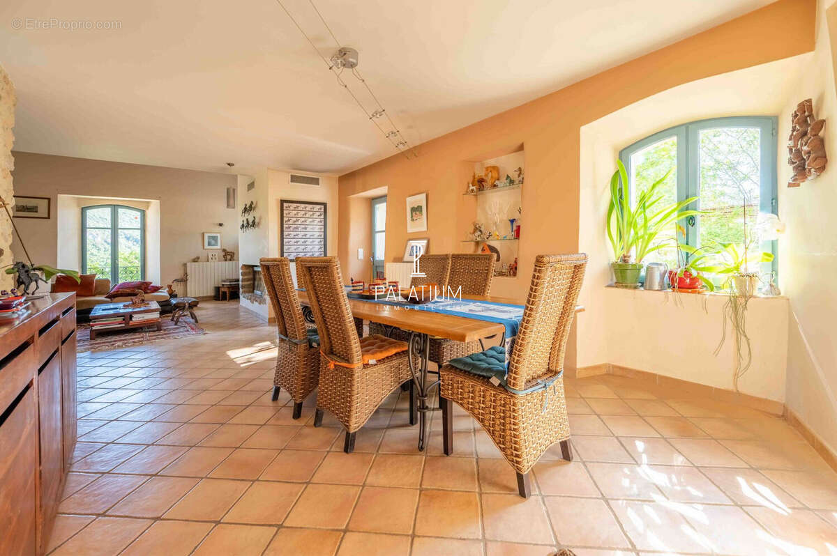 Maison à GREOUX-LES-BAINS