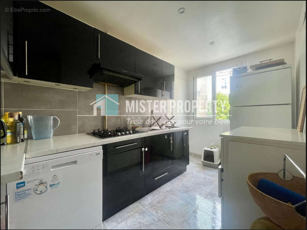 Appartement à COURBEVOIE