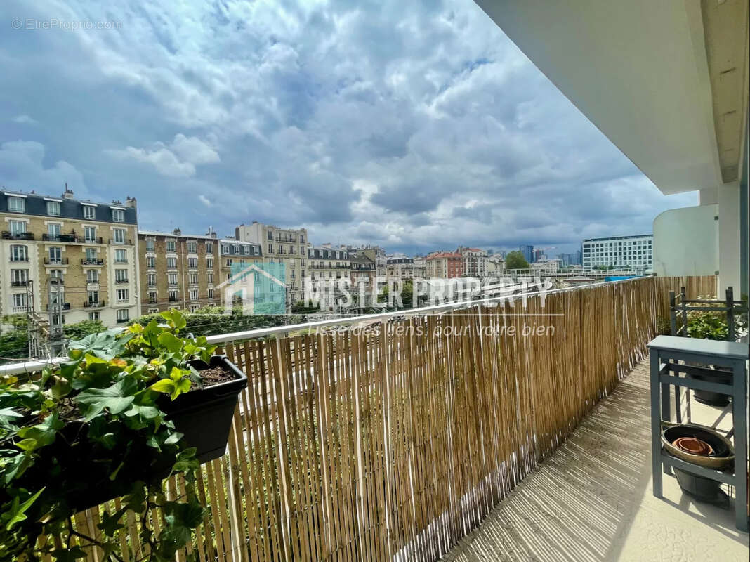 Appartement à COURBEVOIE