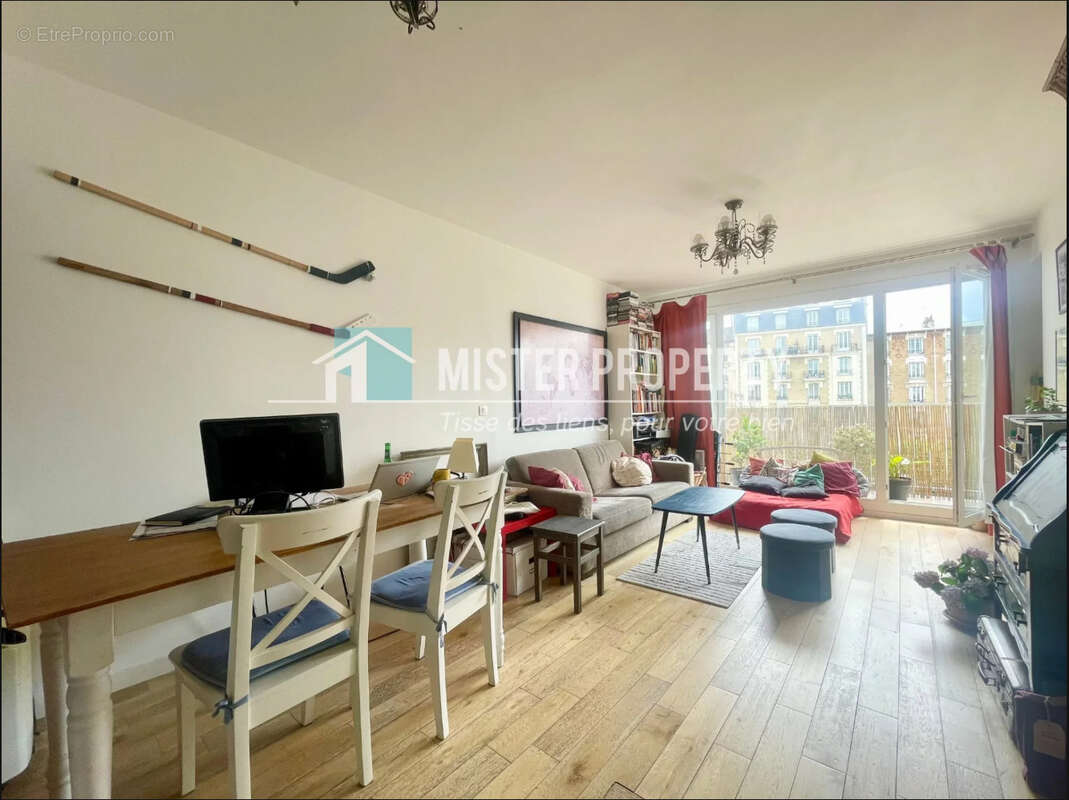 Appartement à COURBEVOIE