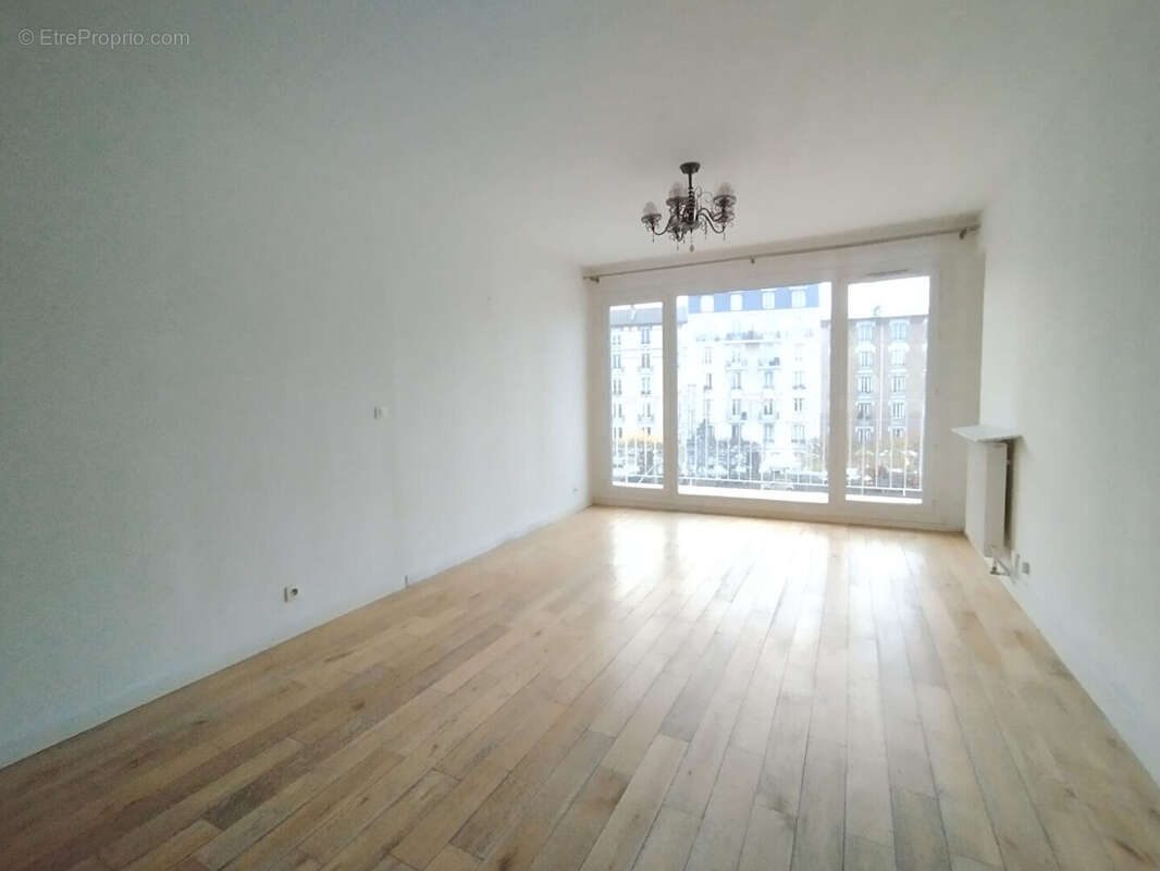 Appartement à COURBEVOIE