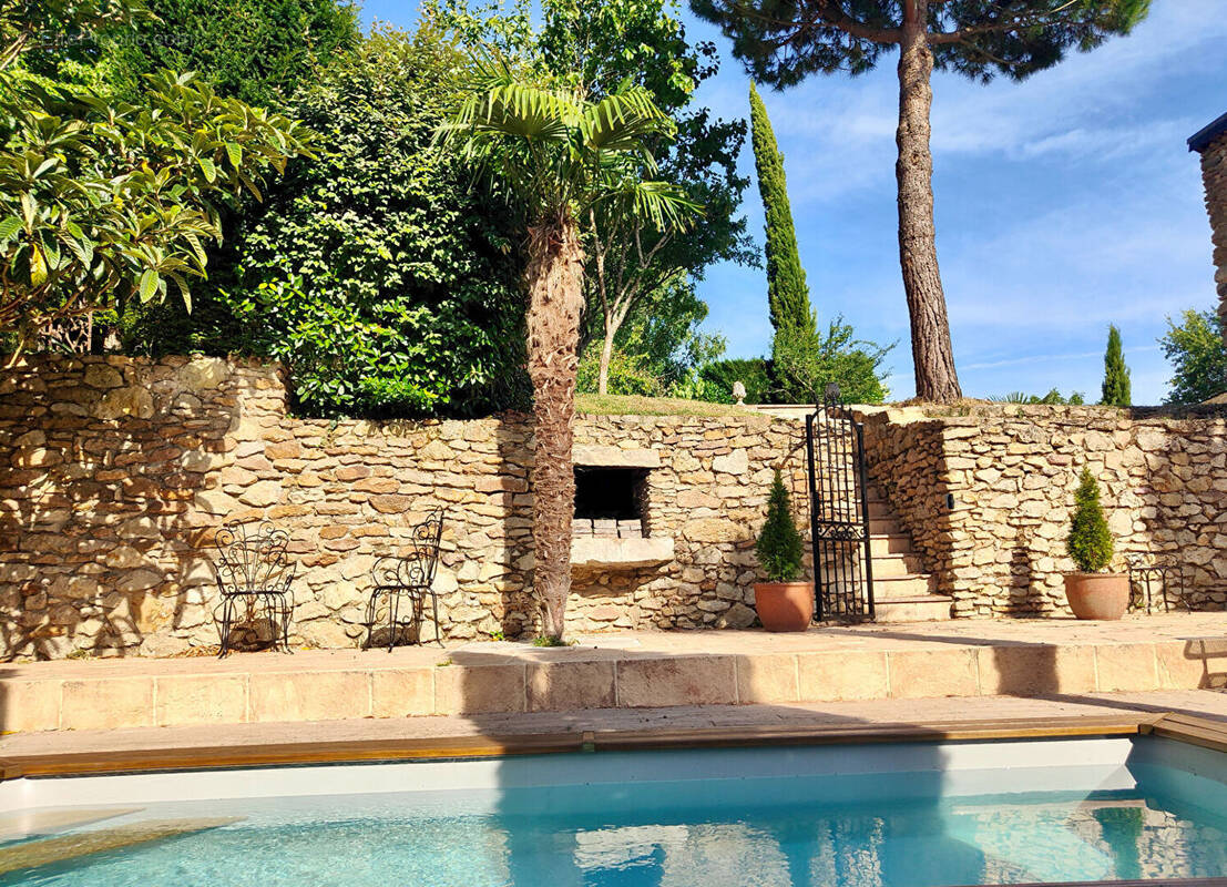 Maison à MOULIHERNE