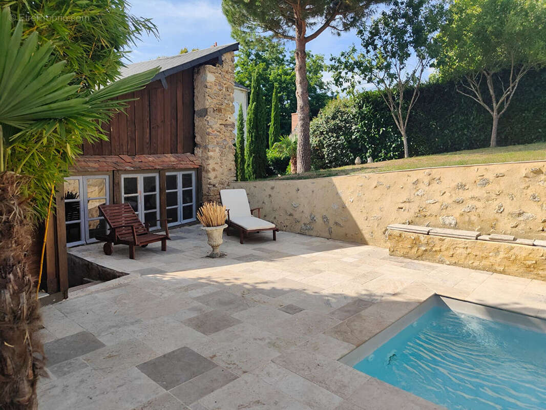 Maison à MOULIHERNE