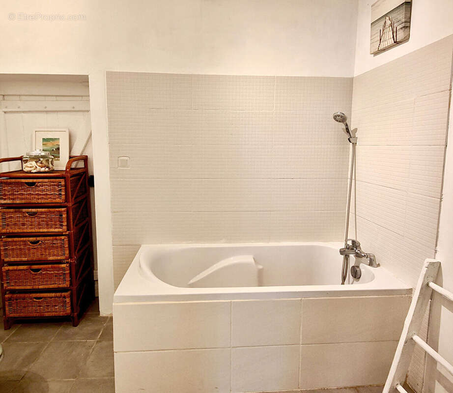 Maison à MOULIHERNE