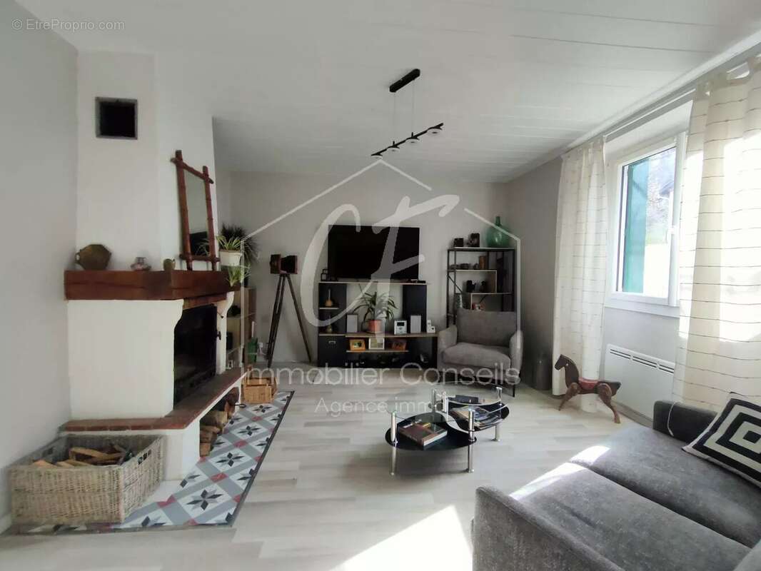 Maison à DECAZEVILLE