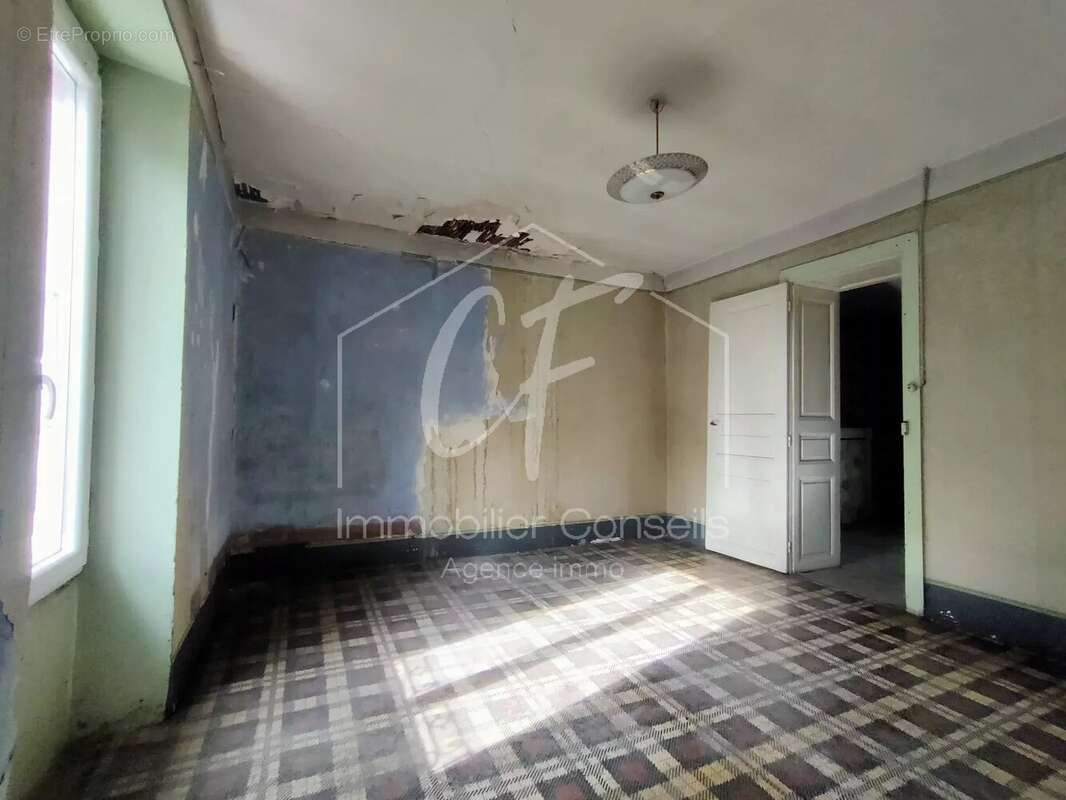 Maison à DECAZEVILLE