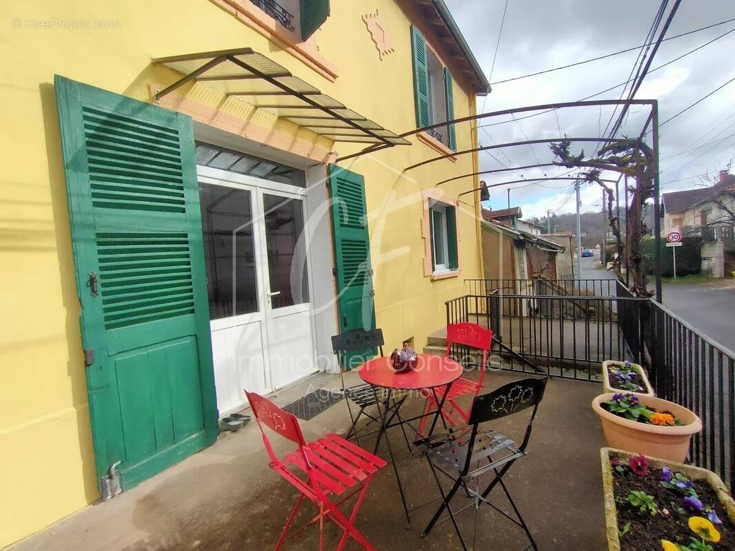 Maison à DECAZEVILLE