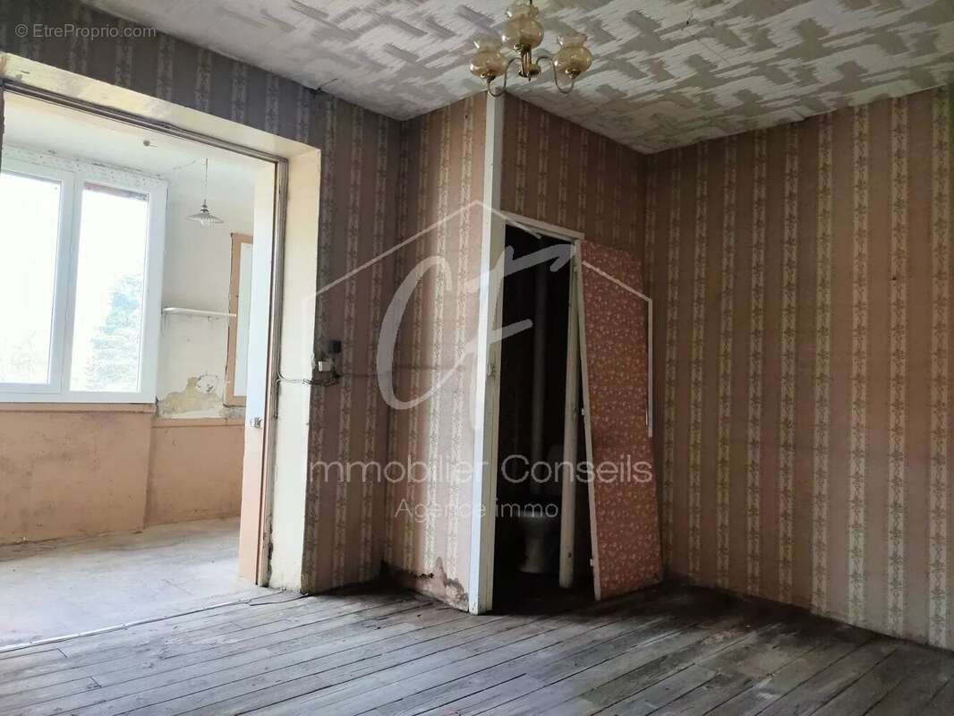 Maison à DECAZEVILLE