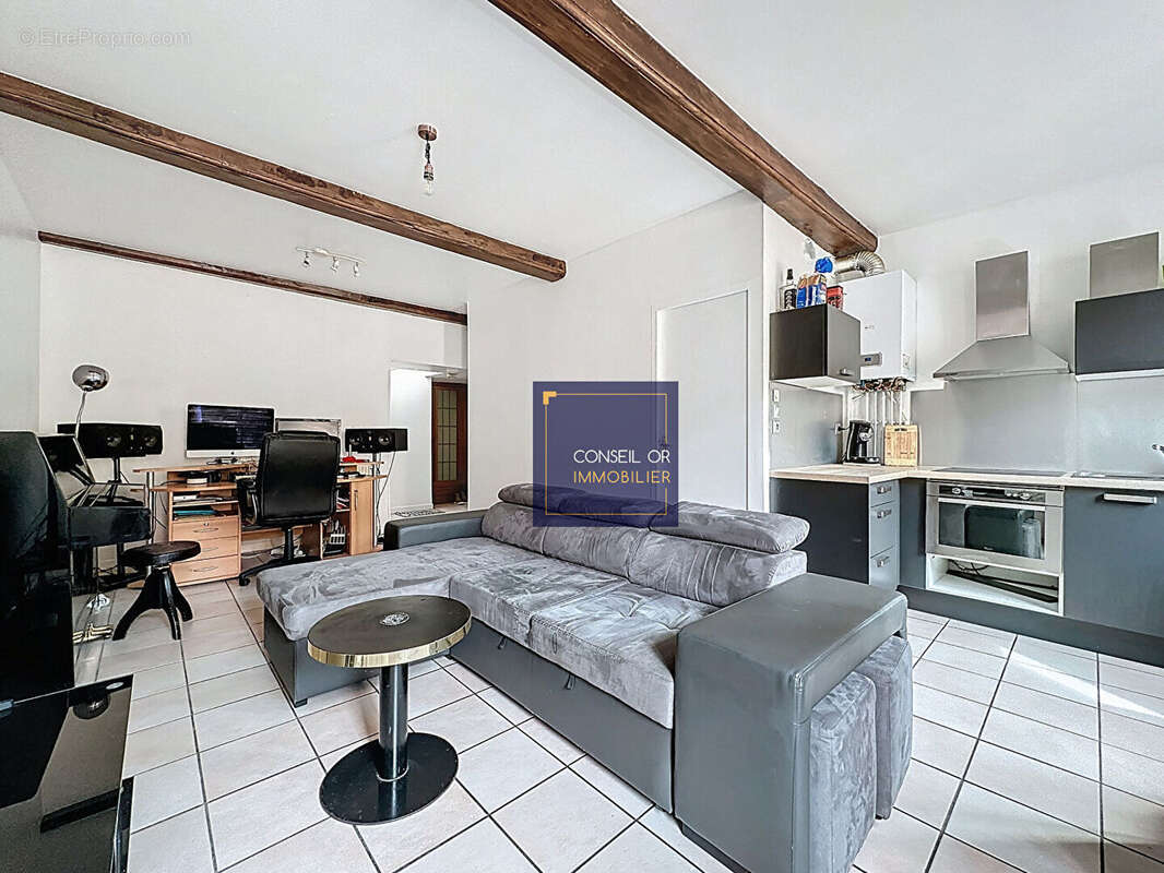 Appartement à PIERRE-BENITE