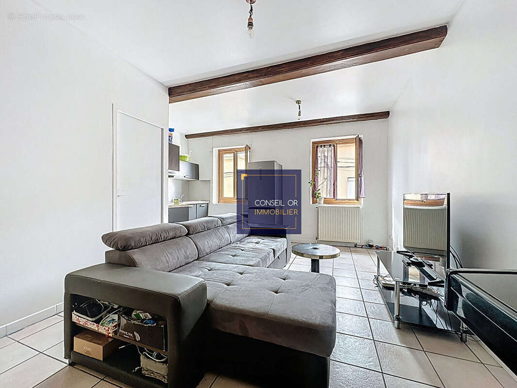 Appartement à PIERRE-BENITE