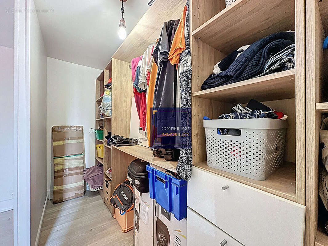 Appartement à PIERRE-BENITE