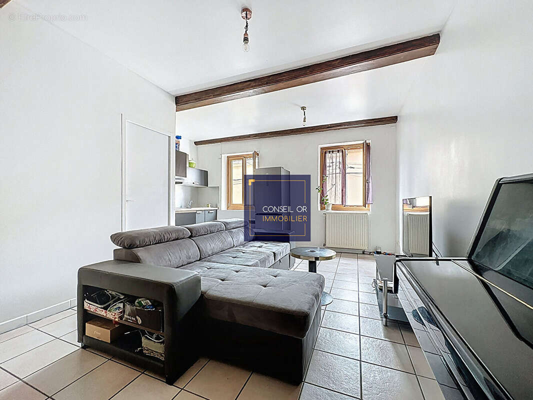 Appartement à PIERRE-BENITE