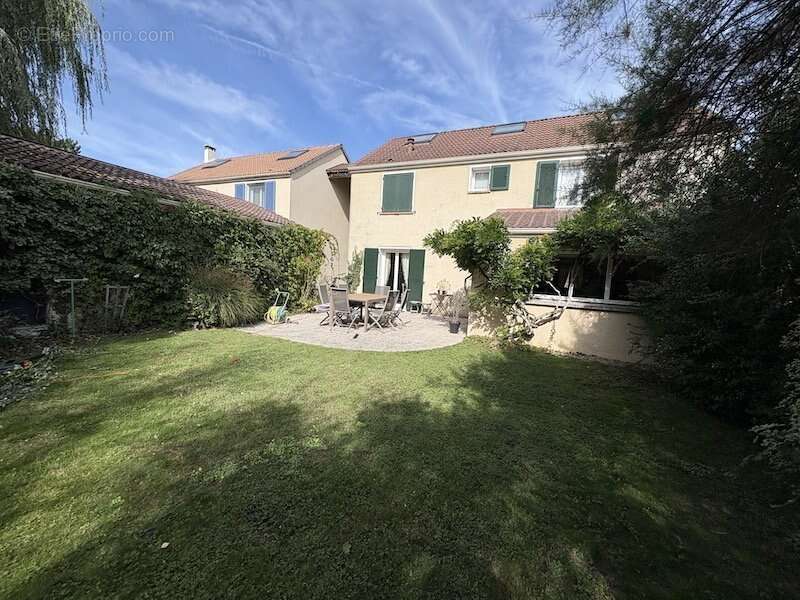 Maison à CHATEAUFORT