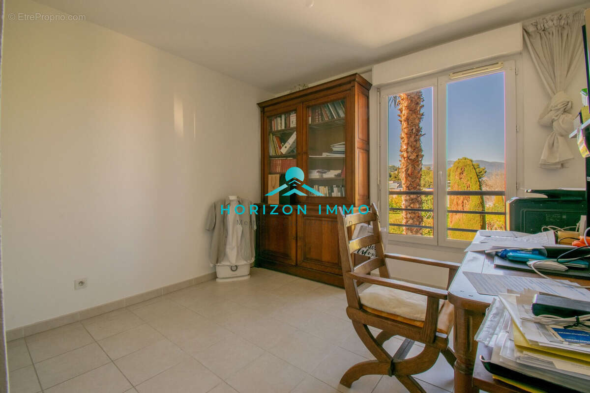 Appartement à SAINT-LAURENT-DU-VAR