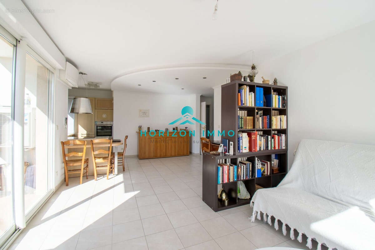 Appartement à SAINT-LAURENT-DU-VAR