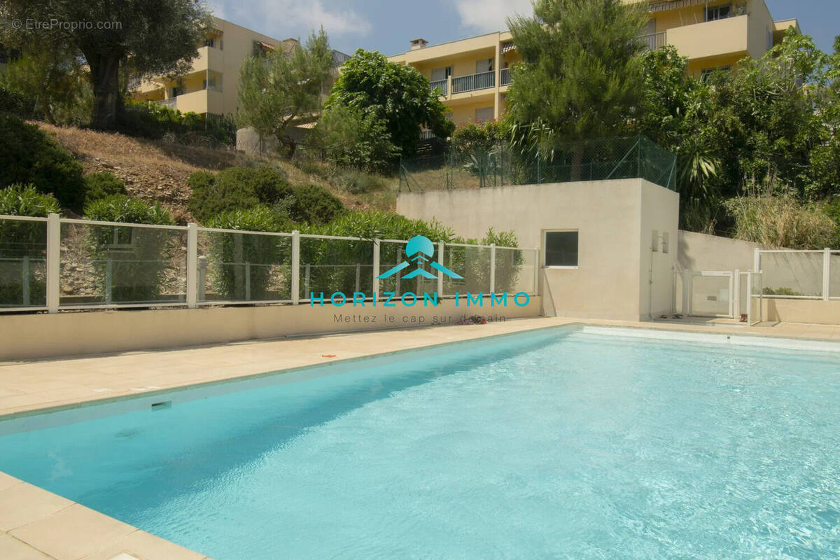 Appartement à SAINT-LAURENT-DU-VAR