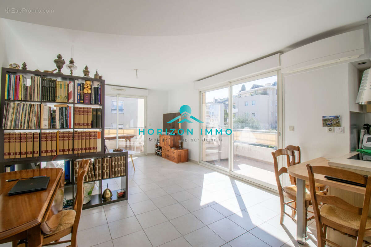 Appartement à SAINT-LAURENT-DU-VAR