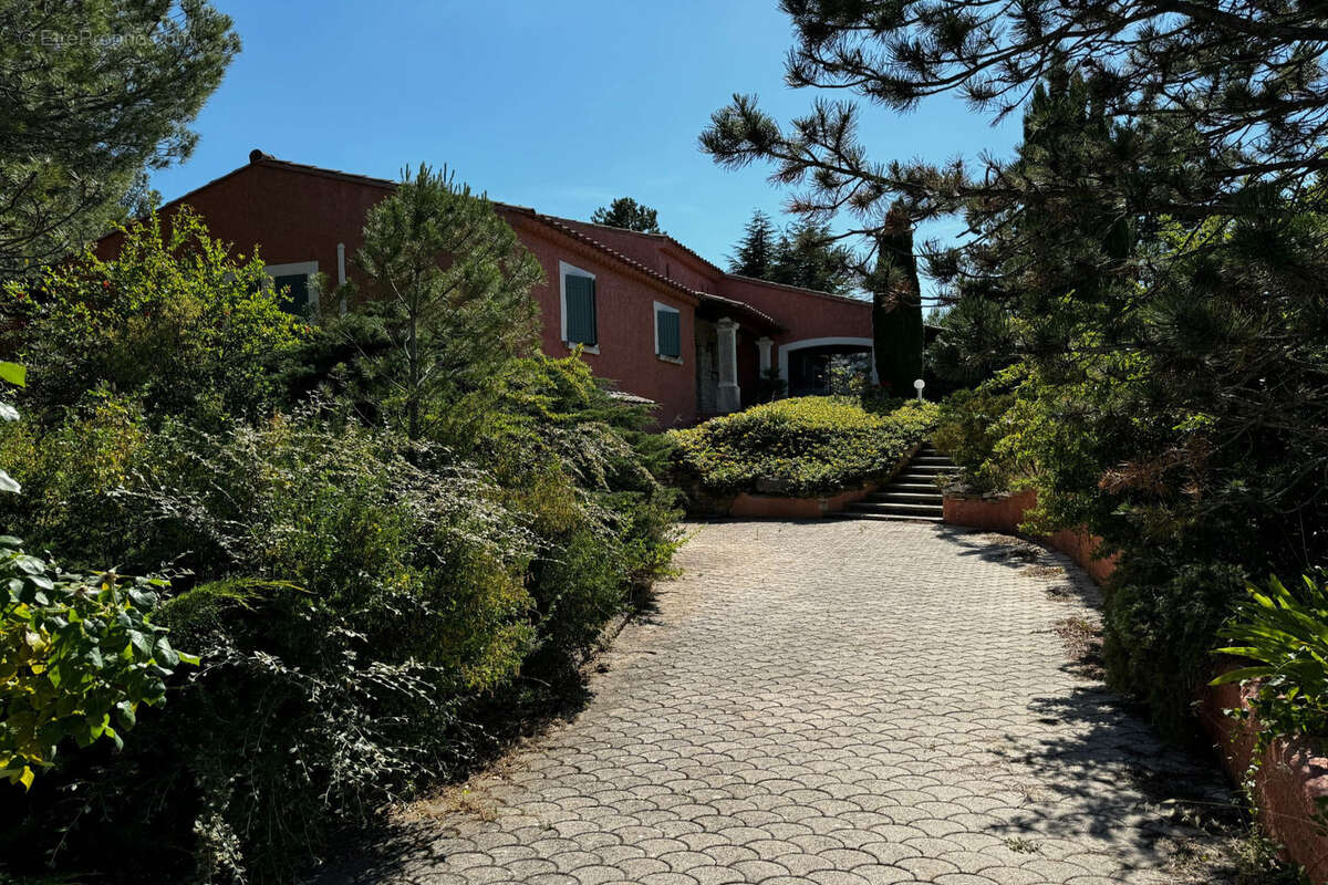 Maison à SAINT-SATURNIN-LES-APT